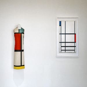 1965_Mondrian_dress_by_Yves_Saint_Laurent_et_Pier_Mondrian